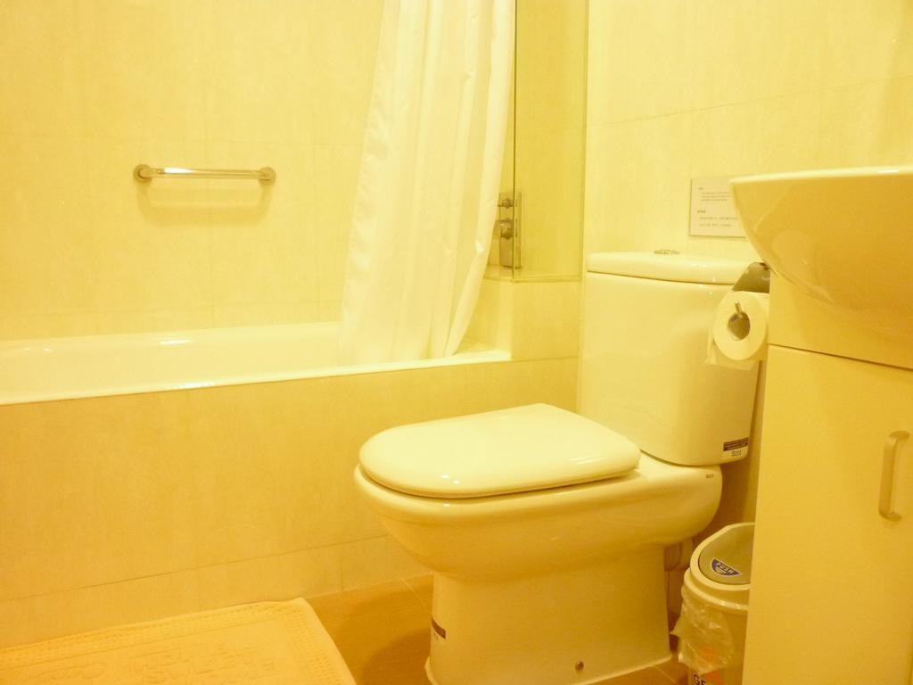Causeway Bay Inn Hongkong Exteriör bild